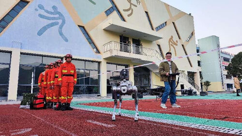 tin tức mới nhất về công ty Bài tập mô phỏng lửa bằng máy bay không người lái và robot